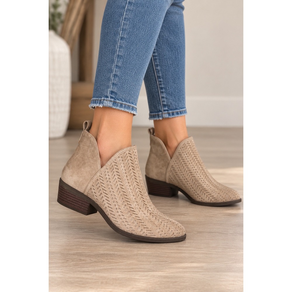 Serra Womens Size 9 Taupe Perforated Western Ankle Booties V Cut Low Heel